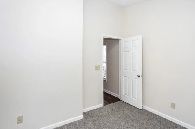 Building Photo - 4428 Hounds Run Dr