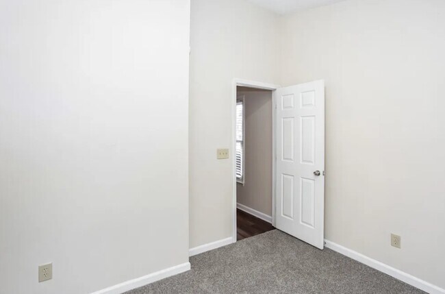 Foto del edificio - 4428 Hounds Run Dr