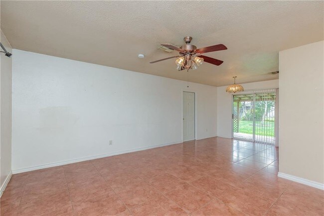 Foto del edificio - 117 Yorktown Blvd