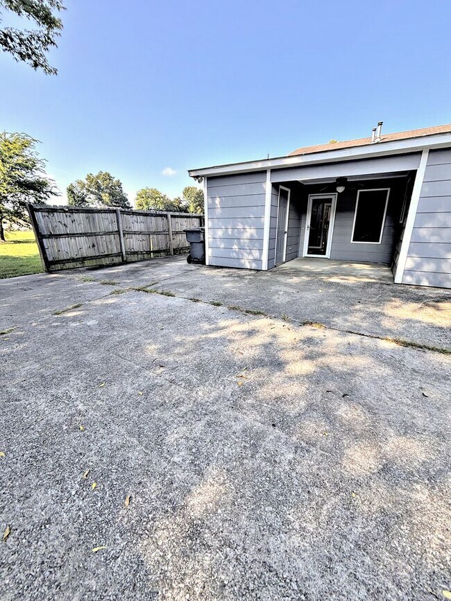 Foto del edificio - 2932 McDonald Ct SW