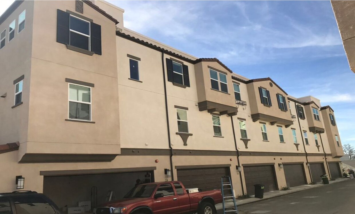 621 W Foothill Blvd, Glendora, CA 91741 Condo for Rent in Glendora