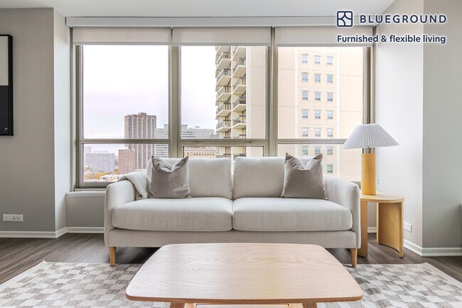 Foto del edificio - 3450 N Lake Shore Dr