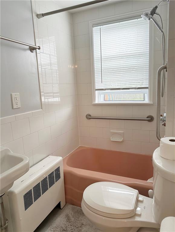 Building Photo - 158 Bentley St