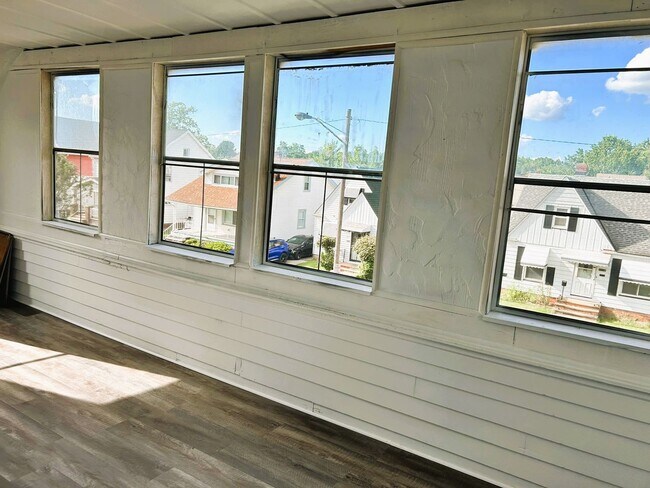 Foto del edificio - 11120 Wadsworth Ave