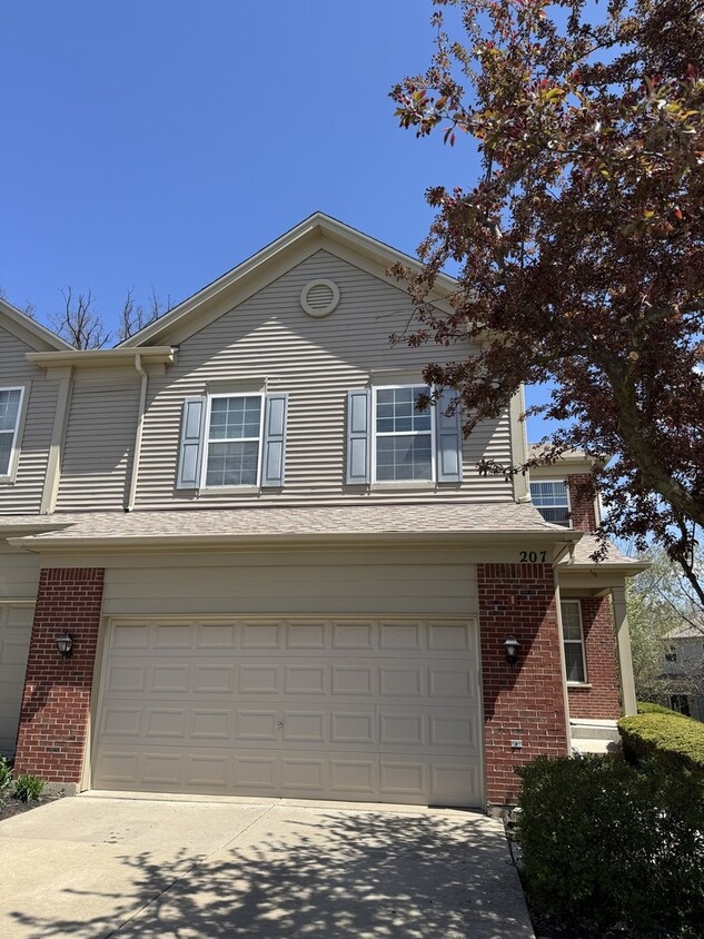 Foto principal - 207 Black Hill Dr