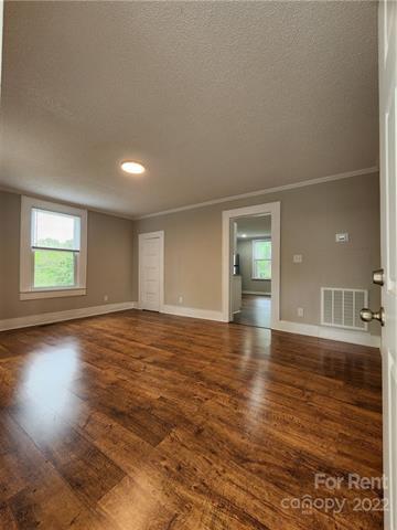 Building Photo - 331 Messick Ave