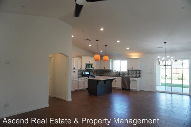 Building Photo - 5 br, 3 bath House - 7220 Saddleback Canyo...