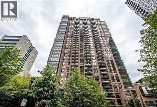Photo du bâtiment - 33 Sheppard Ave E