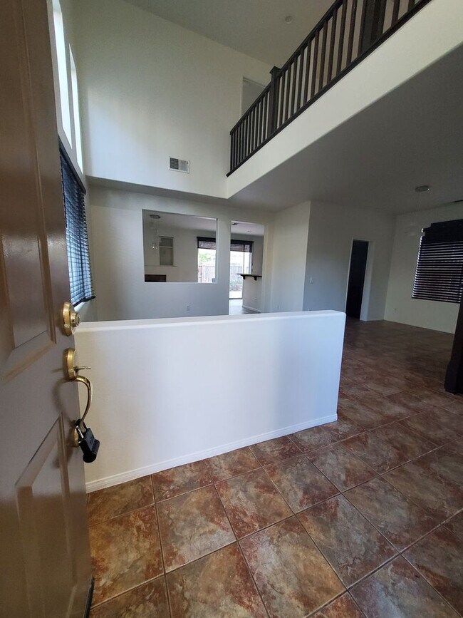 Building Photo - Wonderful 3 Bedroom 2.5 Bath Home in the h...