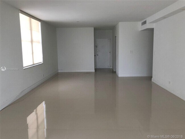 Foto del edificio - 5601 Collins Ave