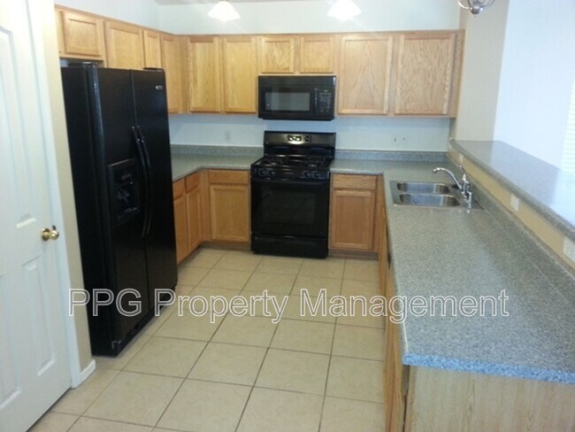 Building Photo - 13026 W Columbine Dr