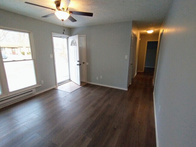 Building Photo - 4521 Phoenix Dr