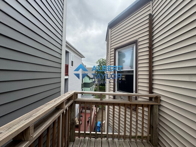 Building Photo - 1084 Dorchester Ave