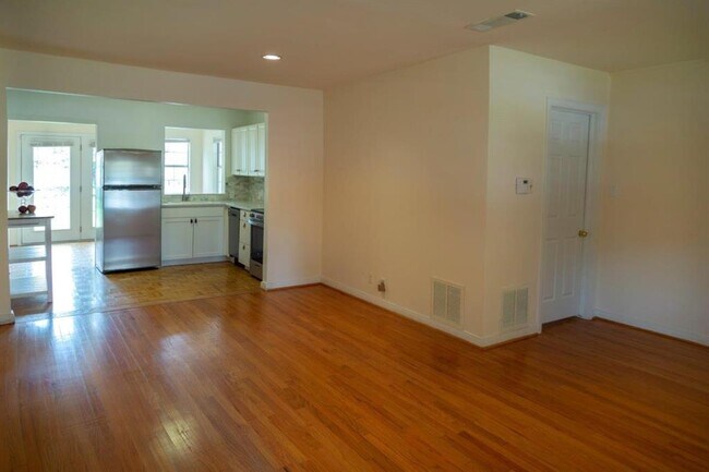 Building Photo - 6611 Del Norte Ln