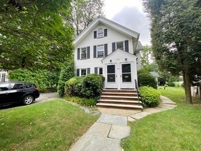 Building Photo - 228 Tenafly Rd