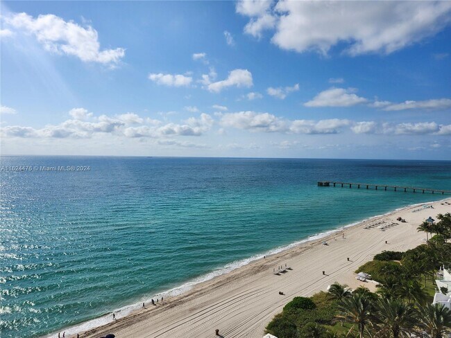 Building Photo - 17121 Collins Ave