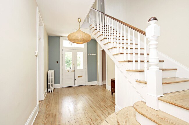 Foto del edificio - Charming Pet-Friendly Downtown Home Near UVA Medical Center