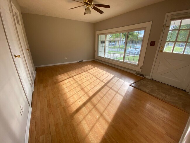 Foto del edificio - 845 Middle Dr