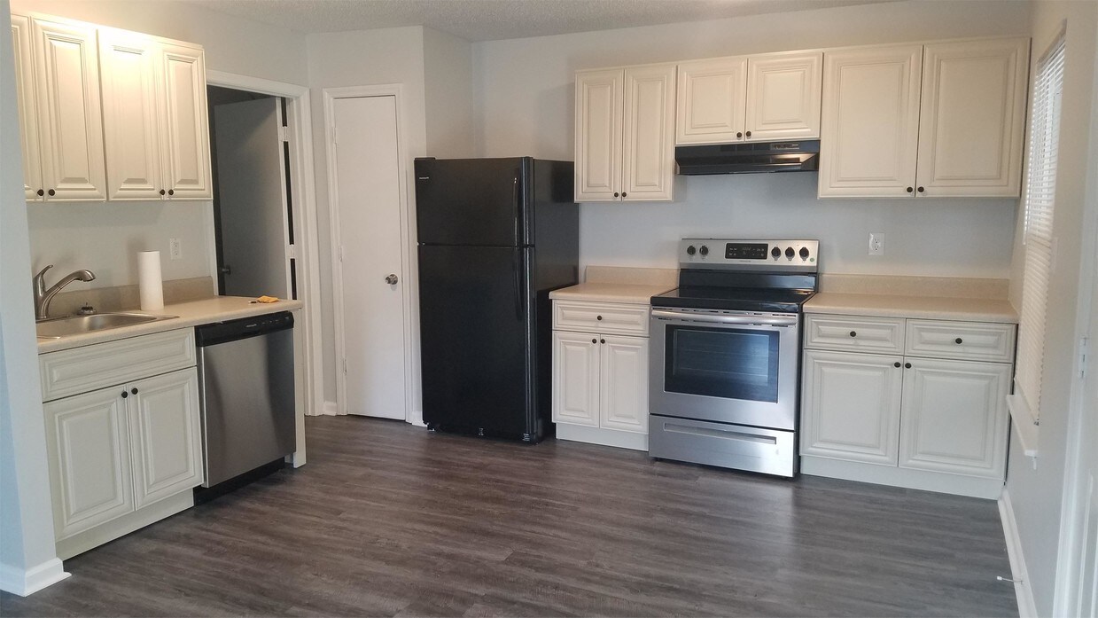 Foto principal - 1251 Sumner Ave