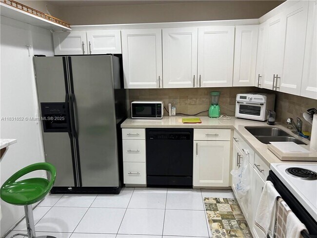 Foto del edificio - 6101 N Falls Cir Dr