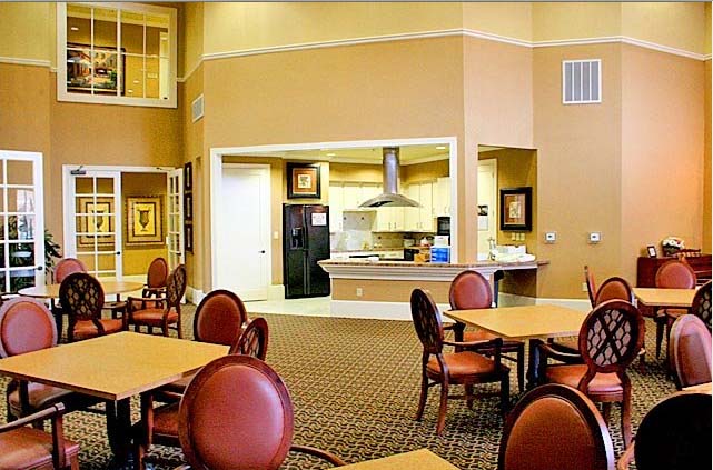 Cafetería en el lugar - Evergreen at Lewisville Senior Living