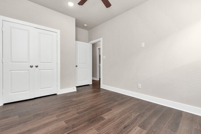 Building Photo - 10610 Crescent Peak Dr