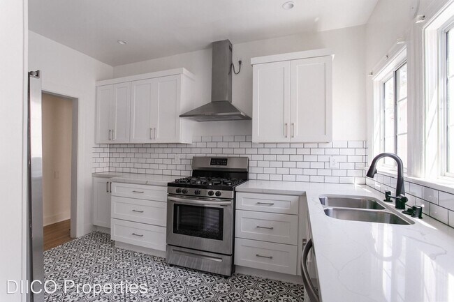 Foto del edificio - 1 br, 1 bath Apartment - 201 S Arnaz Drive...