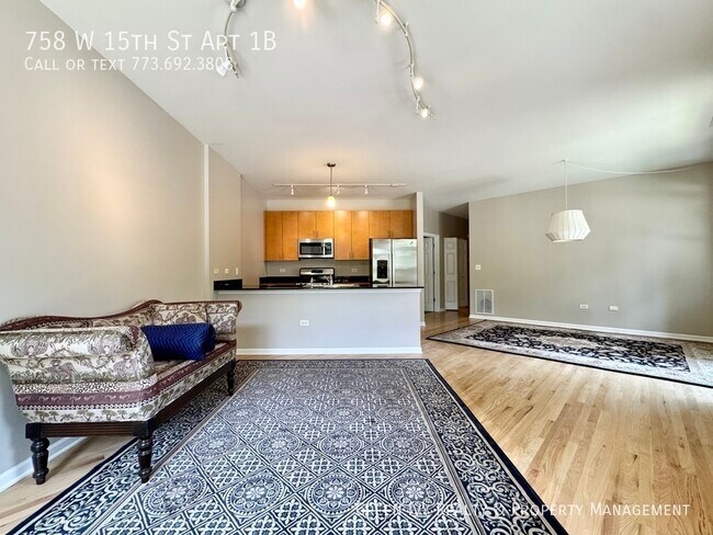 Foto del edificio - 758 W 15th St