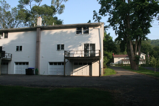 Building Photo - 820 Front St