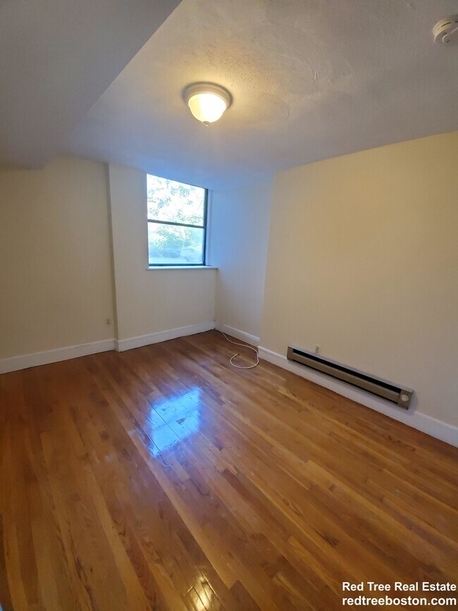 Building Photo - 1688 Beacon St