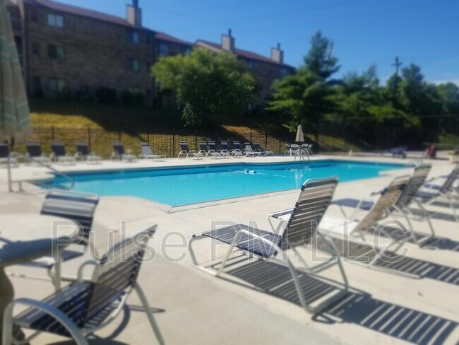 Foto del edificio - 18 Woodland Hills Dr