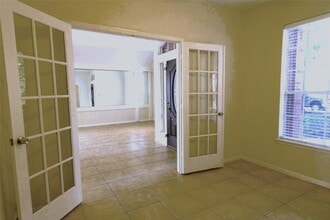 Building Photo - 123 N Acacia Park Cir