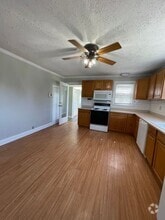 Building Photo - 831 S 28th St