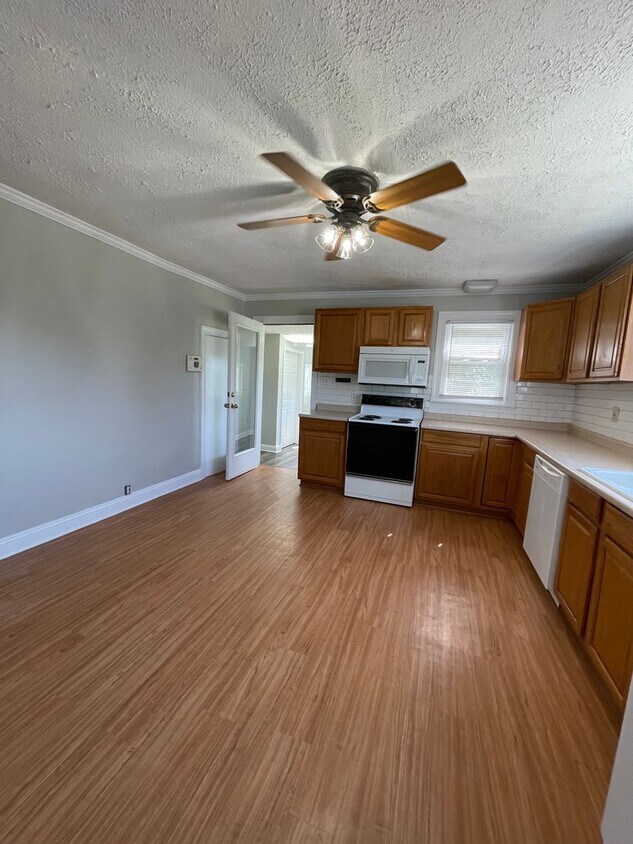 SINGLE FAMILY HOME Available August 1st! - SINGLE FAMILY HOME Available August 1st!