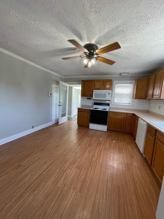 SINGLE FAMILY HOME Available August 1st! - SINGLE FAMILY HOME Available August 1st!