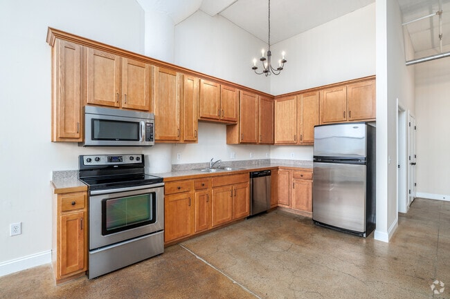 1BR, 2BA - 1,050SF - Kitchen - Franklin View Terrace