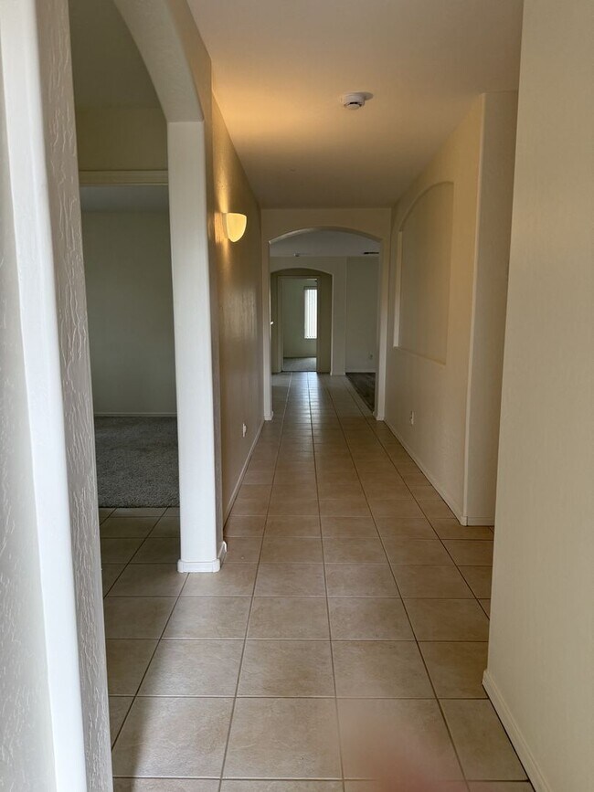 Foto del edificio - *Corner Lot* 4 Bedroom,2 bath in Power Ranch!