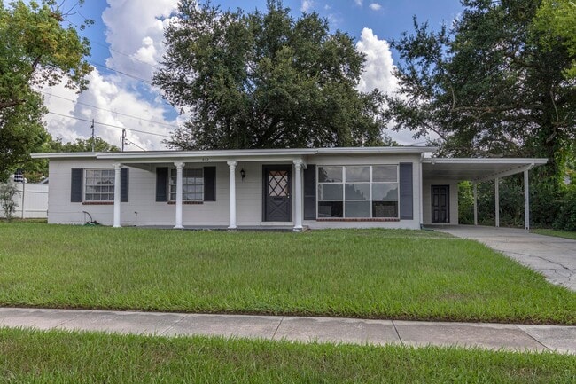 3 bedroom/ 2 bath with carport - 3 bedroom/ 2 bath with carport House