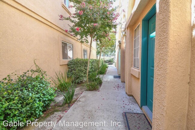 Foto del edificio - 2 br, 2 bath House - 18702 VISTA DEL CANON #G