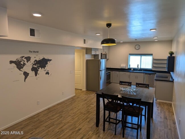 Foto del edificio - 4350 E Palm Ln
