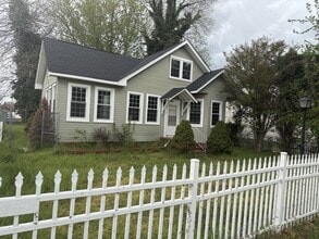 Building Photo - 307 E Pembroke Ave