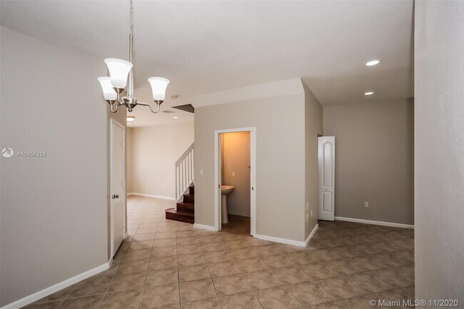 Foto del edificio - 21427 NW 13th Ct