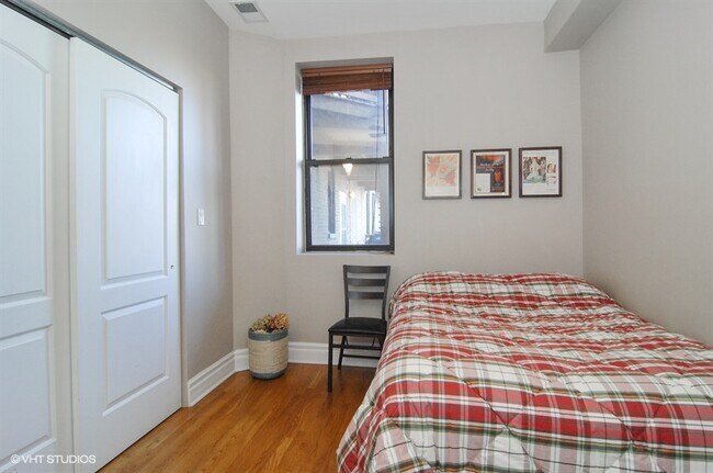 Building Photo - 1354 W Bryn Mawr Ave