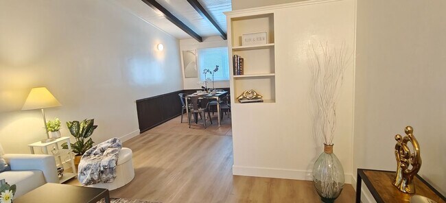 Foto del edificio - 2704 W Century Blvd