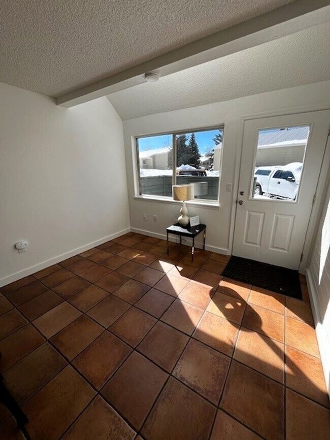 Foto del edificio - Long Term Rental- 791C Riverbend Condos- P...