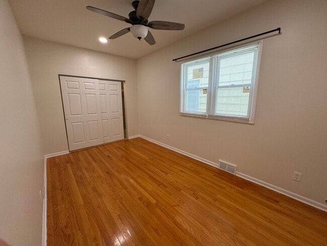 Foto del edificio - 5146 W Dakin St