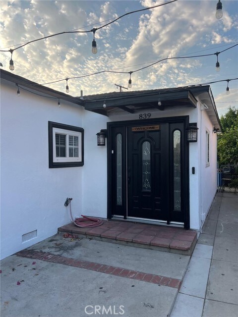 Building Photo - 839 E Elma St