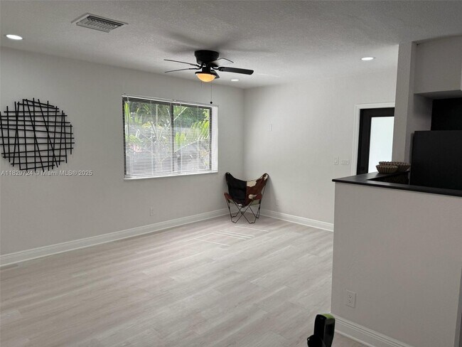 Foto del edificio - 11643 NE 11th Pl