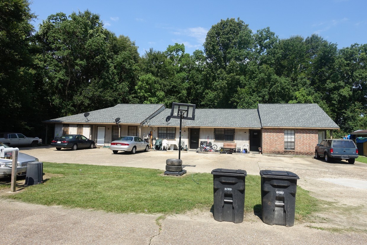 Building Photo - 5557 Charlene Dr