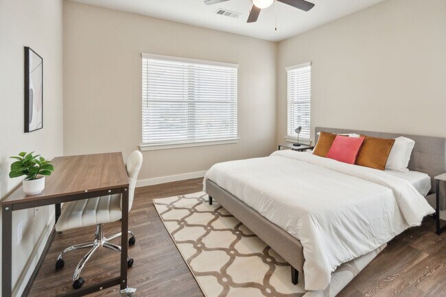 Foto del edificio - 12850 Perry Rd